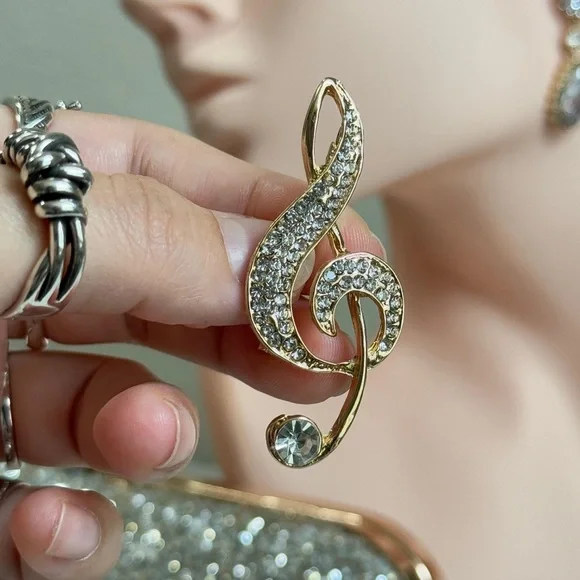 Elegant Gold and Silver Treble Clef Brooch. - Picture 3 of 8